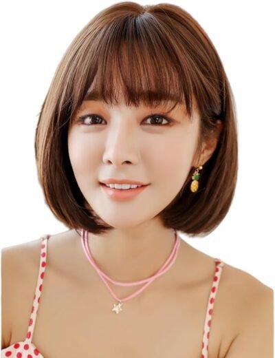 かわいいプリンセス、人気、クラシック、ショート、ボブのかつら、フルウィッグ、スタイリッシュ、かわいい、ストレートウィッグ、前髪、硬い、空気感覚、優れた顔効果、フェミニンボブ、女性、高温熱耐性繊維、軽量、テクスチャー、ナチュラル、シーズンに不快感はありません、ヘアボブスタイルウィッグ-LT BRN