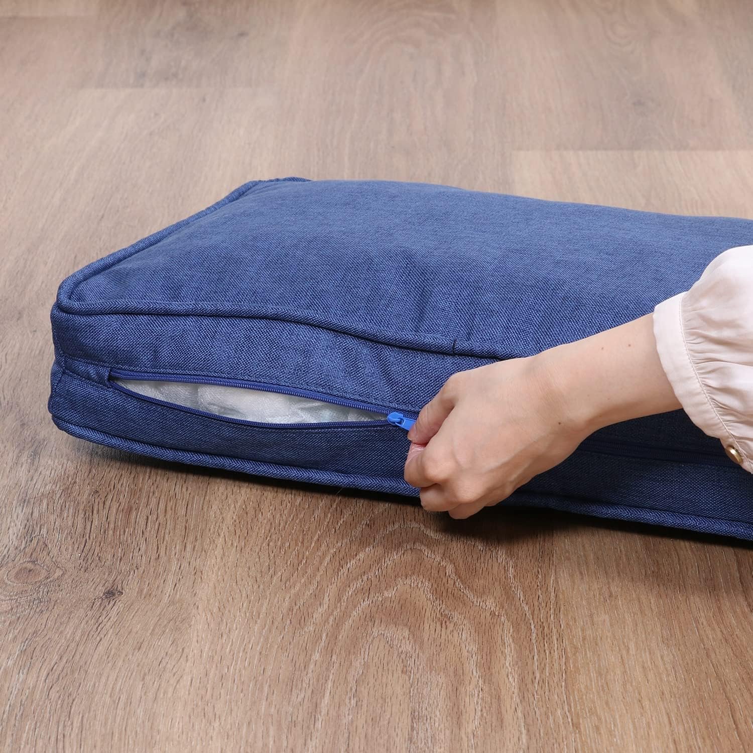 不二貿易 ペットベッド ペットソファ 幅74×奥行41×高さ32.5cm ブルー生地 チェスターフィールド風 小型犬猫用 Mサイズ 45232 - 이미지 5